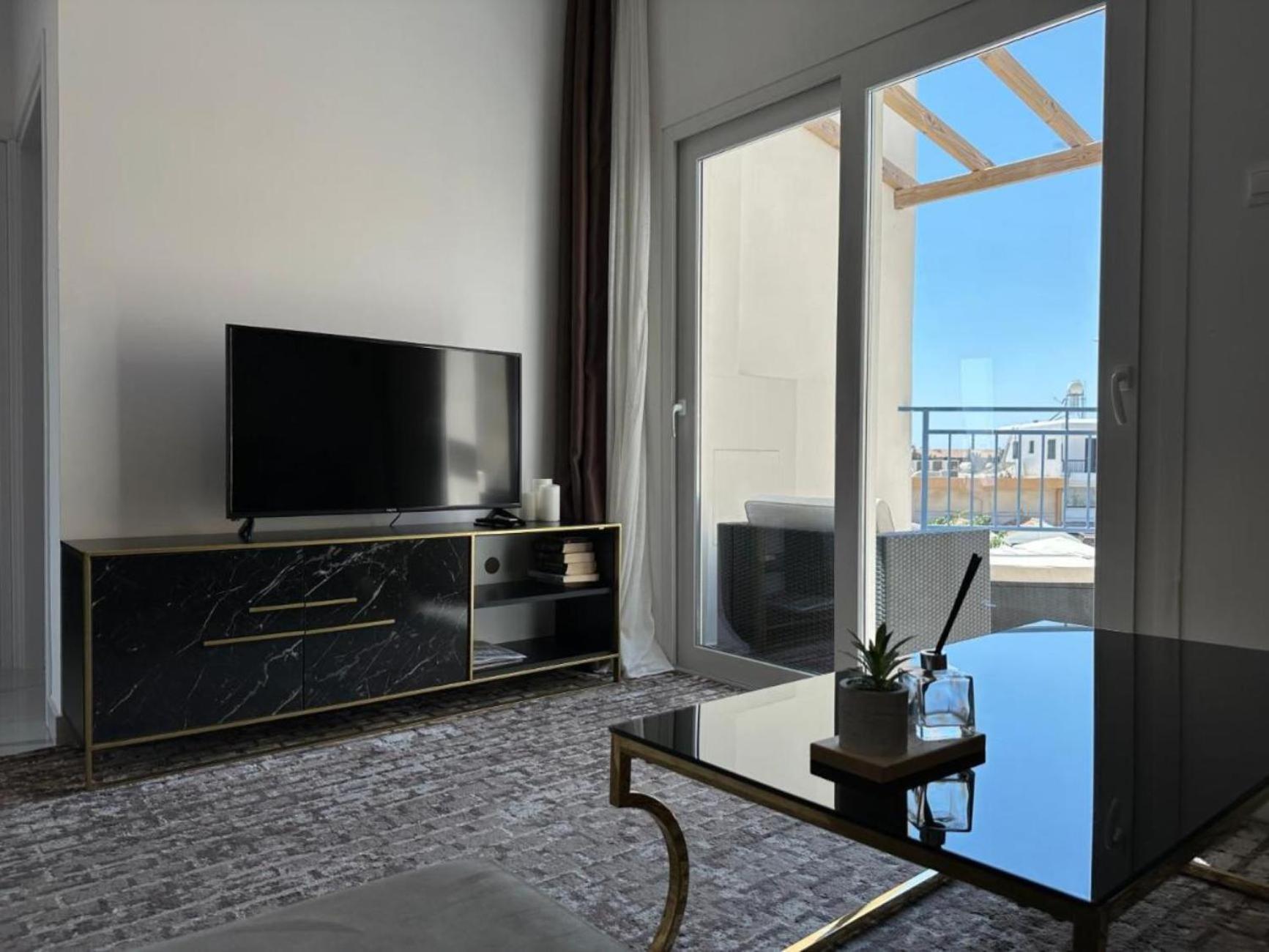H&O Boulevard Breeze Apartment! Paphos Exteriér fotografie