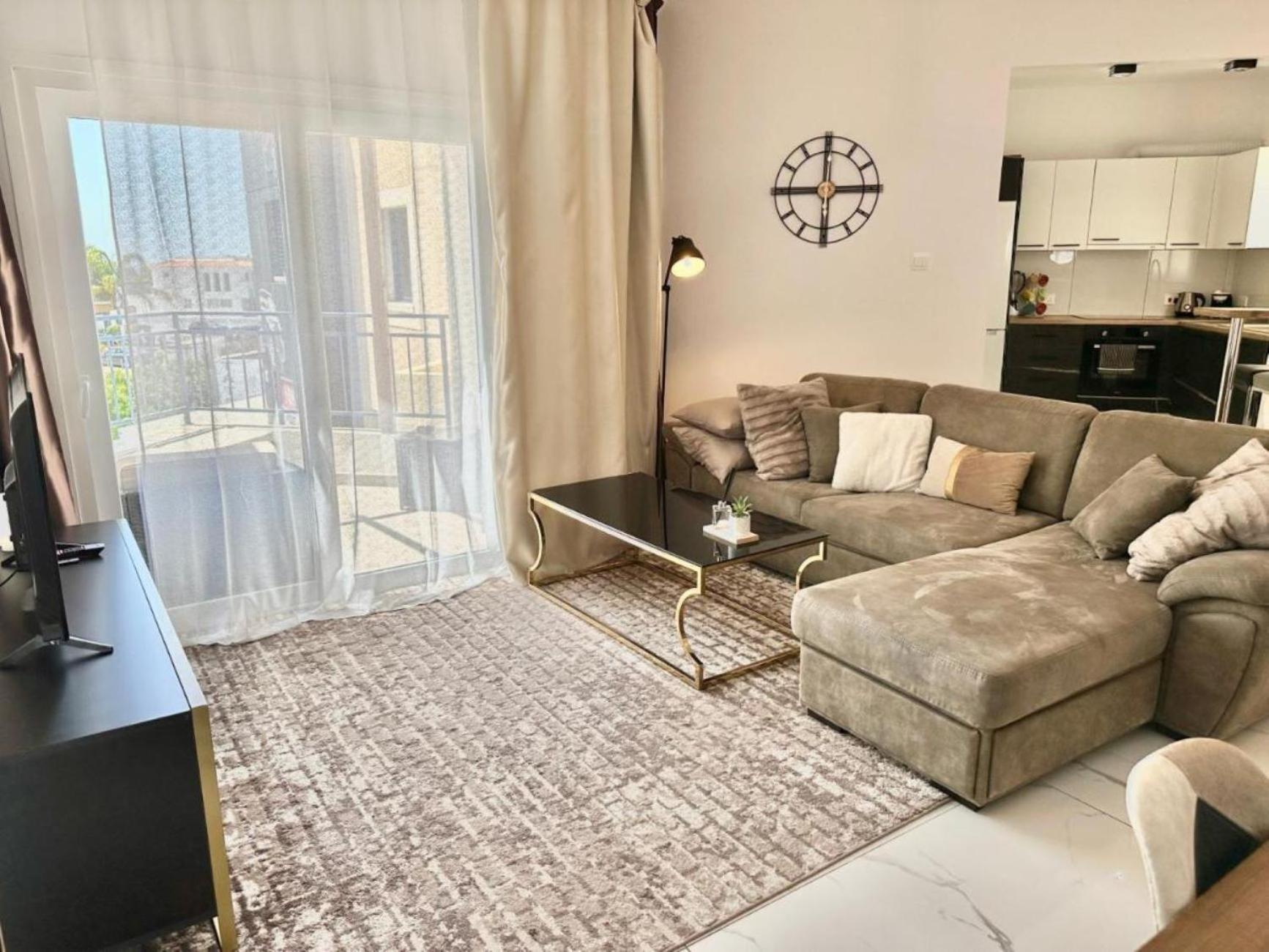 H&O Boulevard Breeze Apartment! Paphos Exteriér fotografie